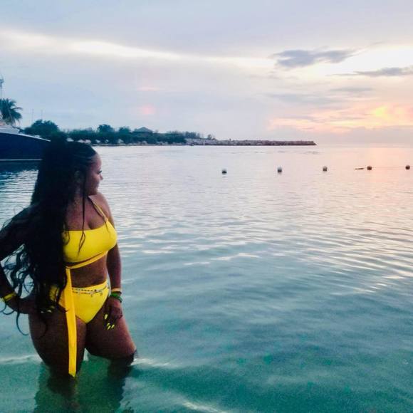 Meet your Posher, Devonne - Picture 1 of 1